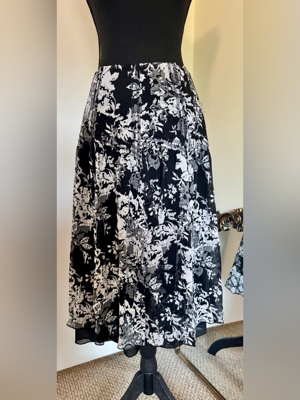Nine West Silk Black and White Floral Circle Skirt